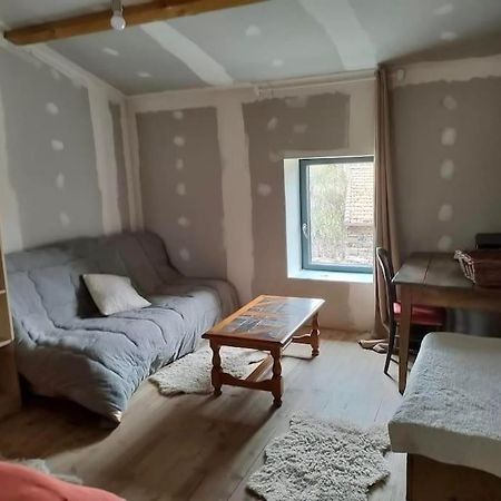 Gite La Roche Paisible Saint-Julien-de-Coppel 外观 照片